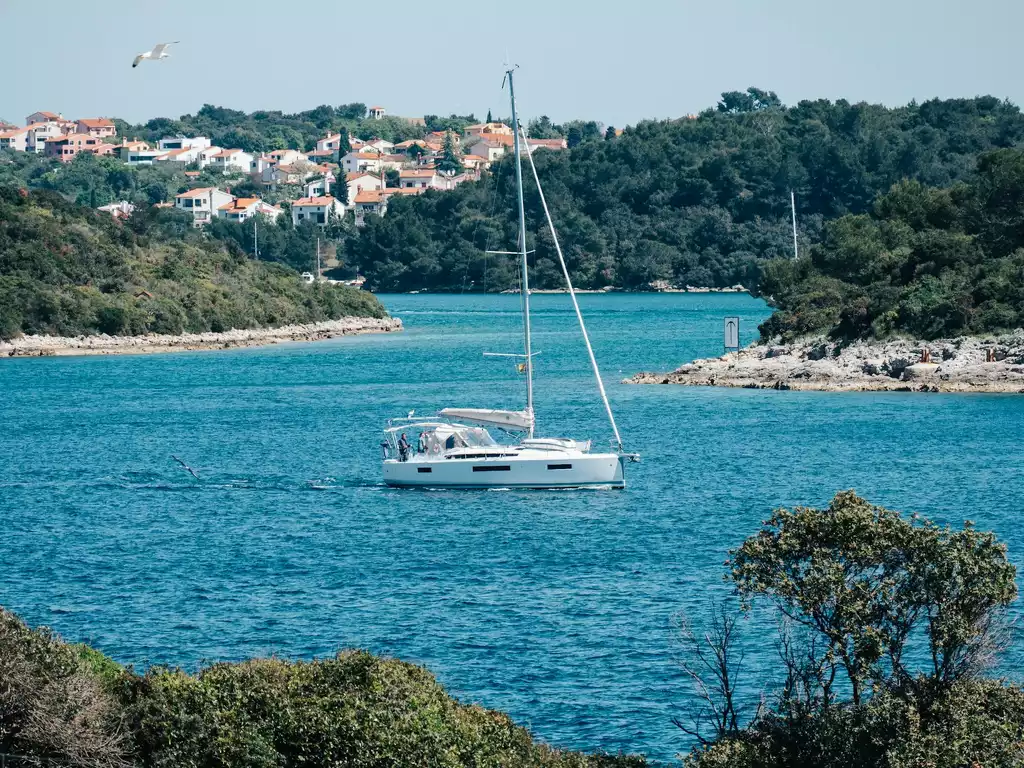 Sailing on the beautiful waters around Pula