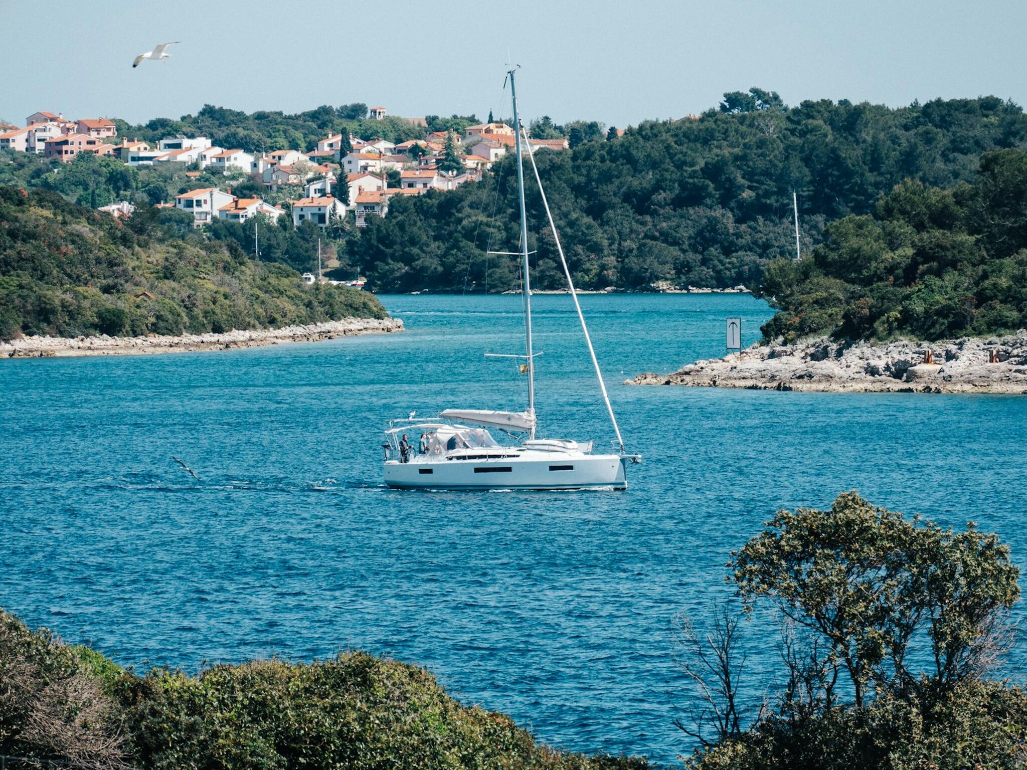 Segeln auf den wunderschönen Gewässern um Pula